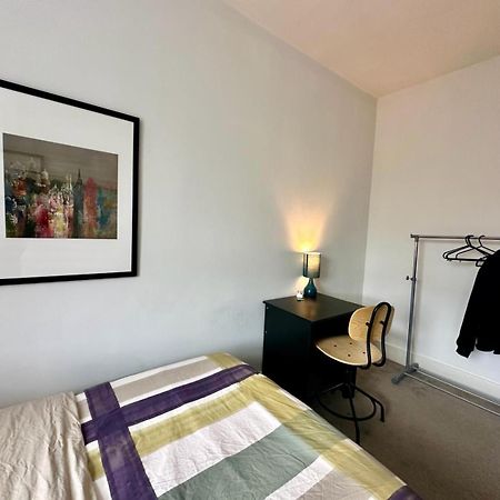 Whitechapel Station Rooms Лондон Екстериор снимка