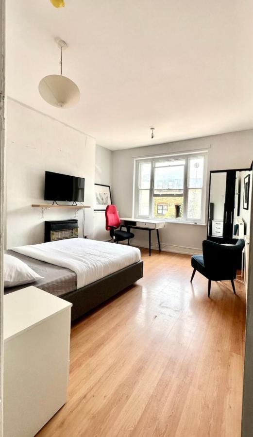 Whitechapel Station Rooms Лондон Екстериор снимка