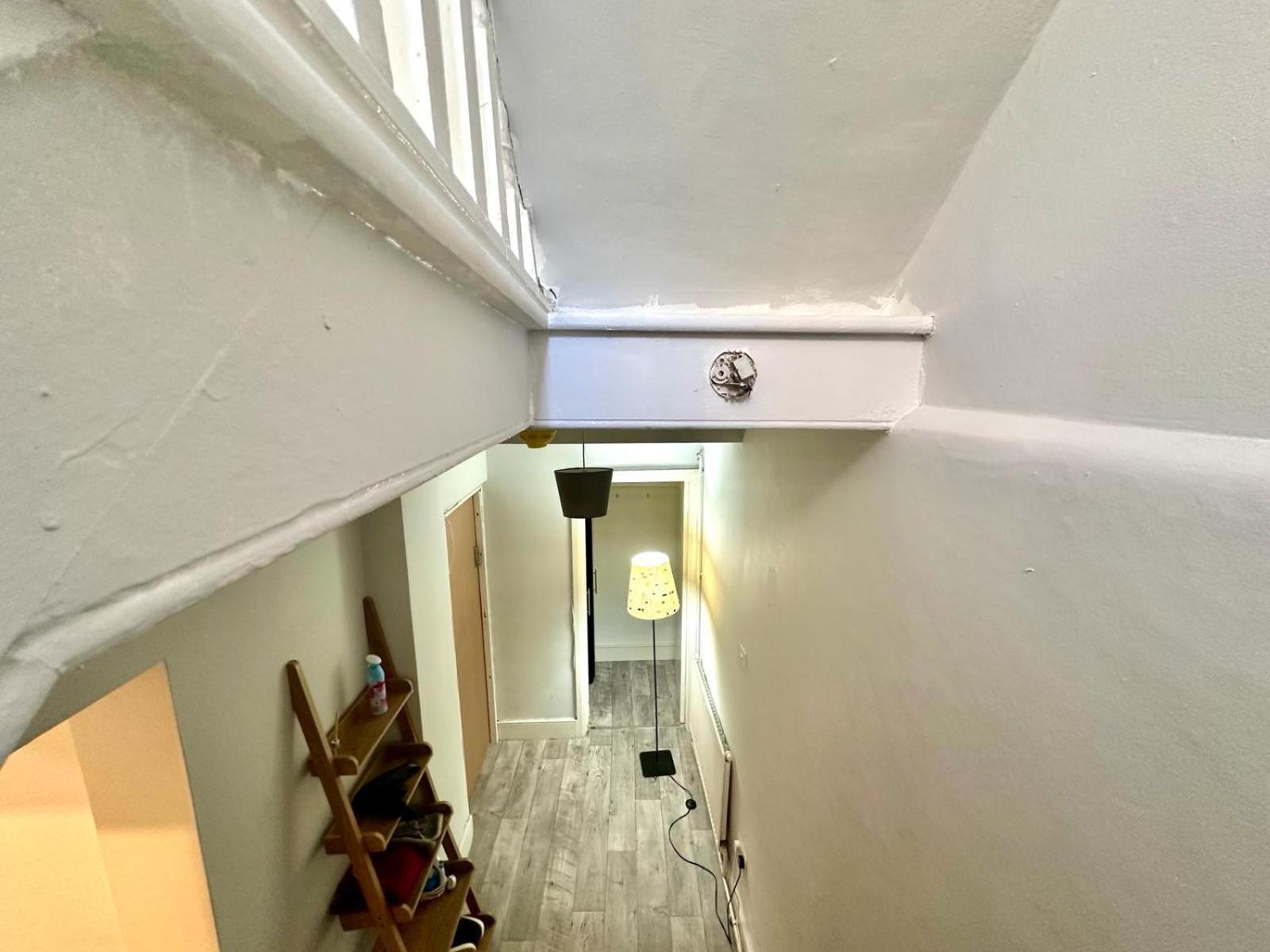 Whitechapel Station Rooms Лондон Екстериор снимка