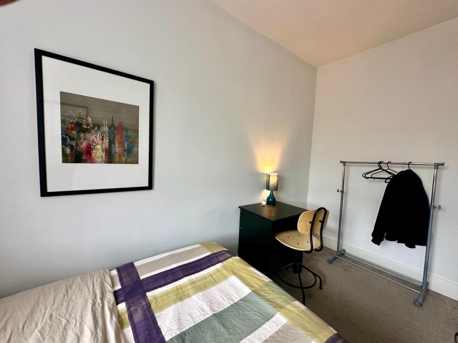 Whitechapel Station Rooms Лондон Екстериор снимка